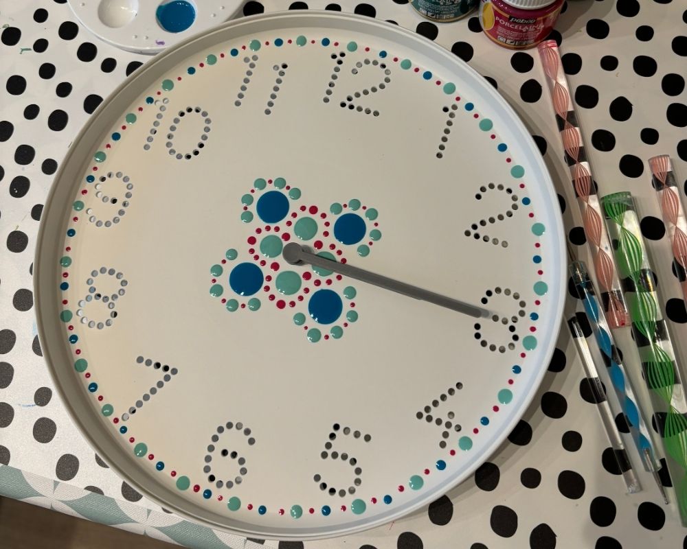 Kinderfeestje klok stippelen